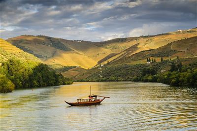 Portugal Schiff im Douro Tal